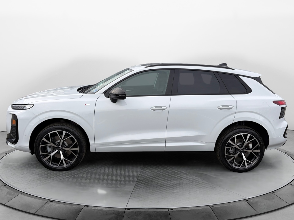 WA1ABCFJ8T1035300 2026 Audi Q3 S line