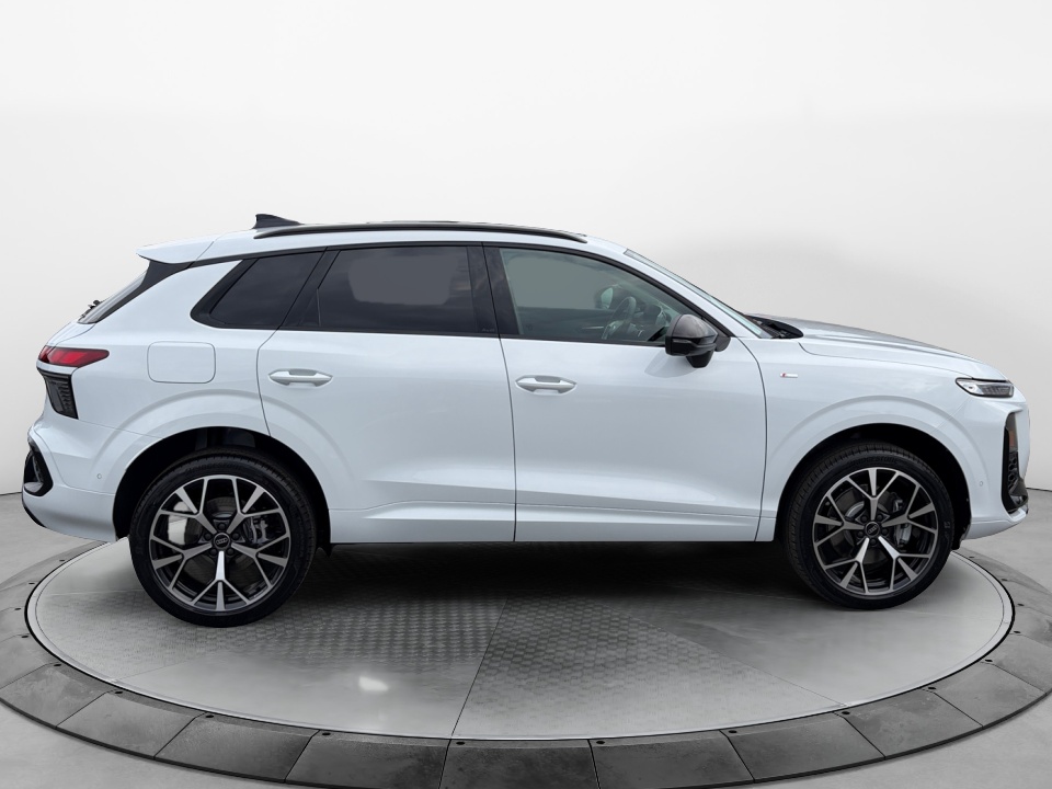 WA1ABCFJ8T1035300 2026 Audi Q3 S line