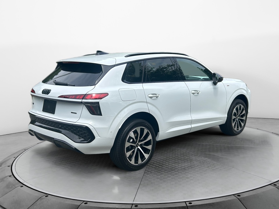 WA1ABCFJ8T1090300 2026 Audi Q3 S line