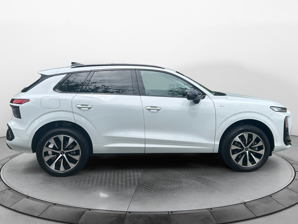 WA1ABCFJ8T1090300 2026 Audi Q3 S line