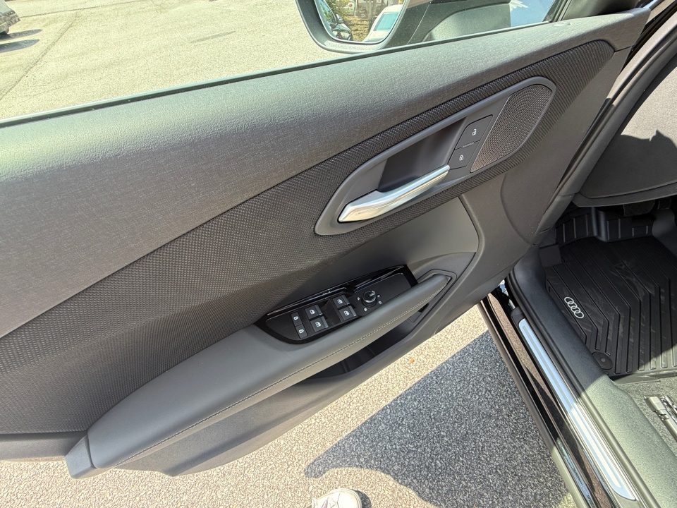 WA1ABCFJ9T1087812 2026 Audi Q3 S line