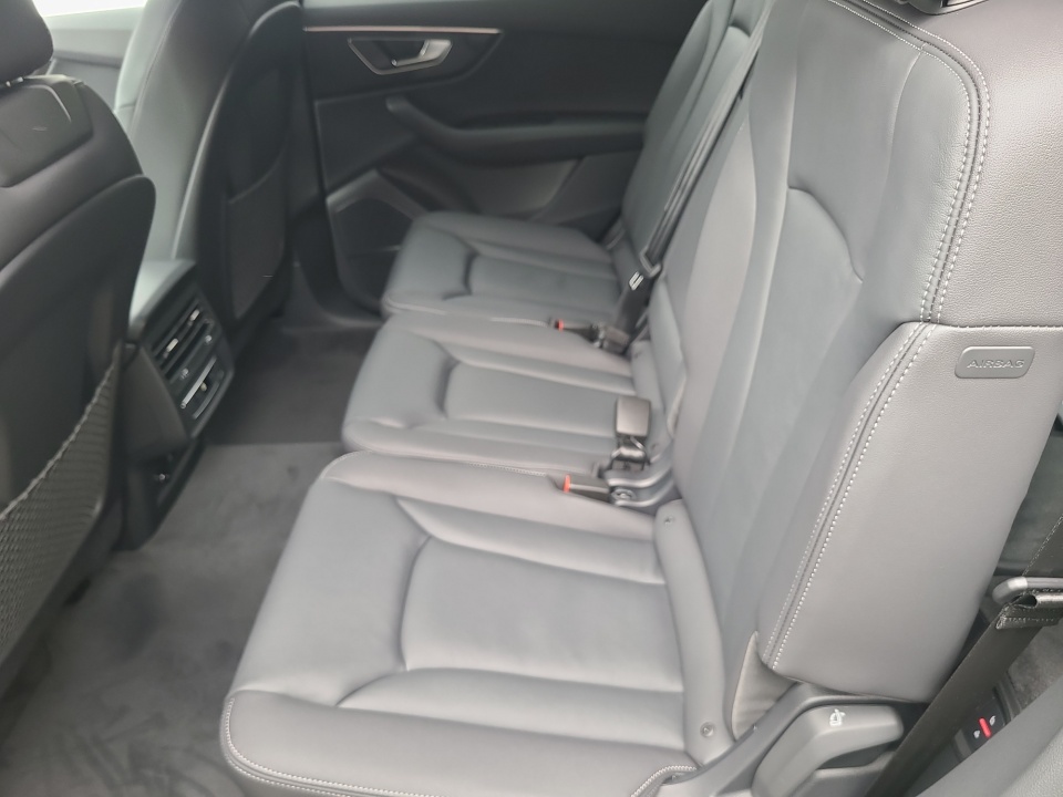 WA1ACBF7XTD021277 2026 Audi Q7 Premium
