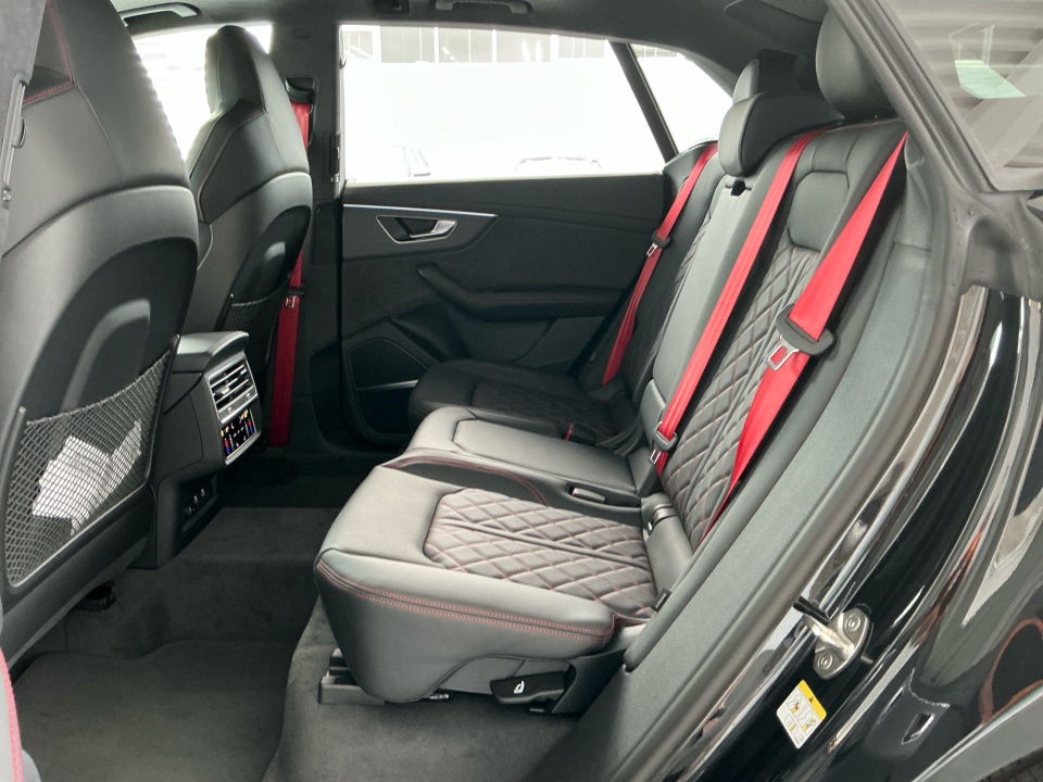 WA1CWBF18TD035478 2026 Audi SQ8 Prestige