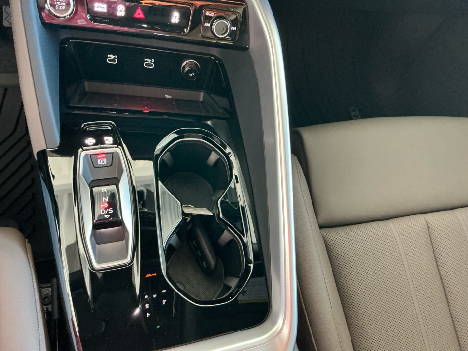 WA1EAAGU0S2062534 2025 Audi Q5 Sportback Premium Plus