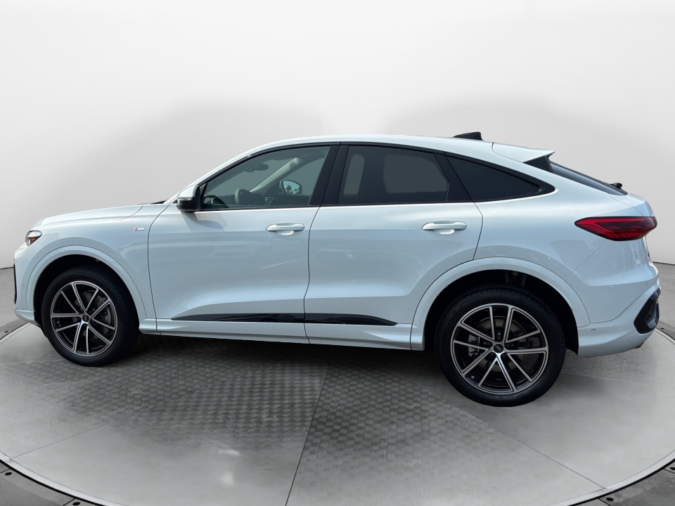 WA1EAAGUXT2048318 2026 Audi Q5 Sportback Premium Plus