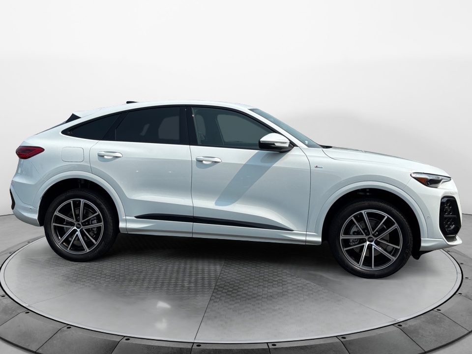 WA1EAAGUXT2048318 2026 Audi Q5 Sportback Premium Plus