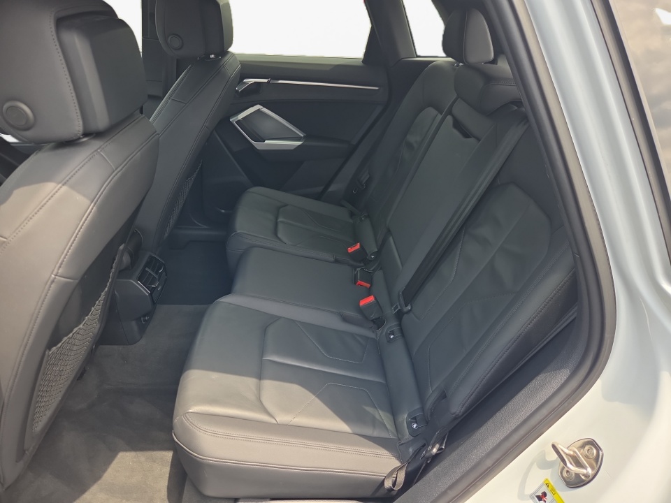 WA1EECF30K1063052 2019 Audi Q3 S line Premium Plus