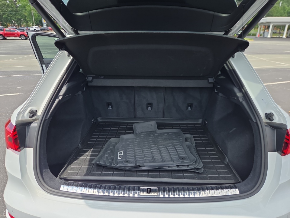 WA1EECF30K1063052 2019 Audi Q3 S line Premium Plus