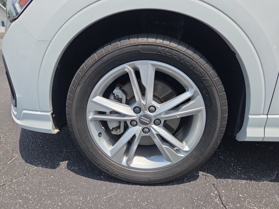 WA1EECF30K1063052 2019 Audi Q3 S line Premium Plus