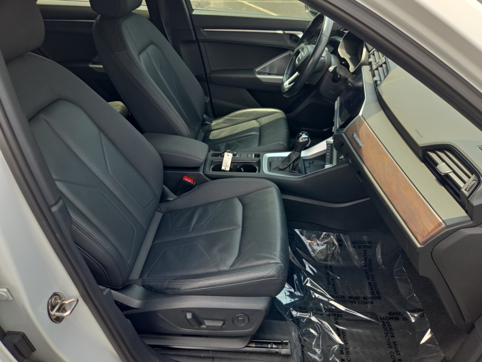 WA1EECF30K1063052 2019 Audi Q3 S line Premium Plus