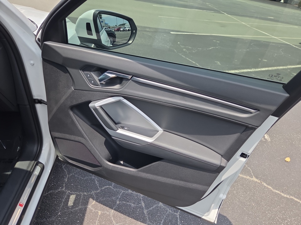 WA1EECF30K1063052 2019 Audi Q3 S line Premium Plus