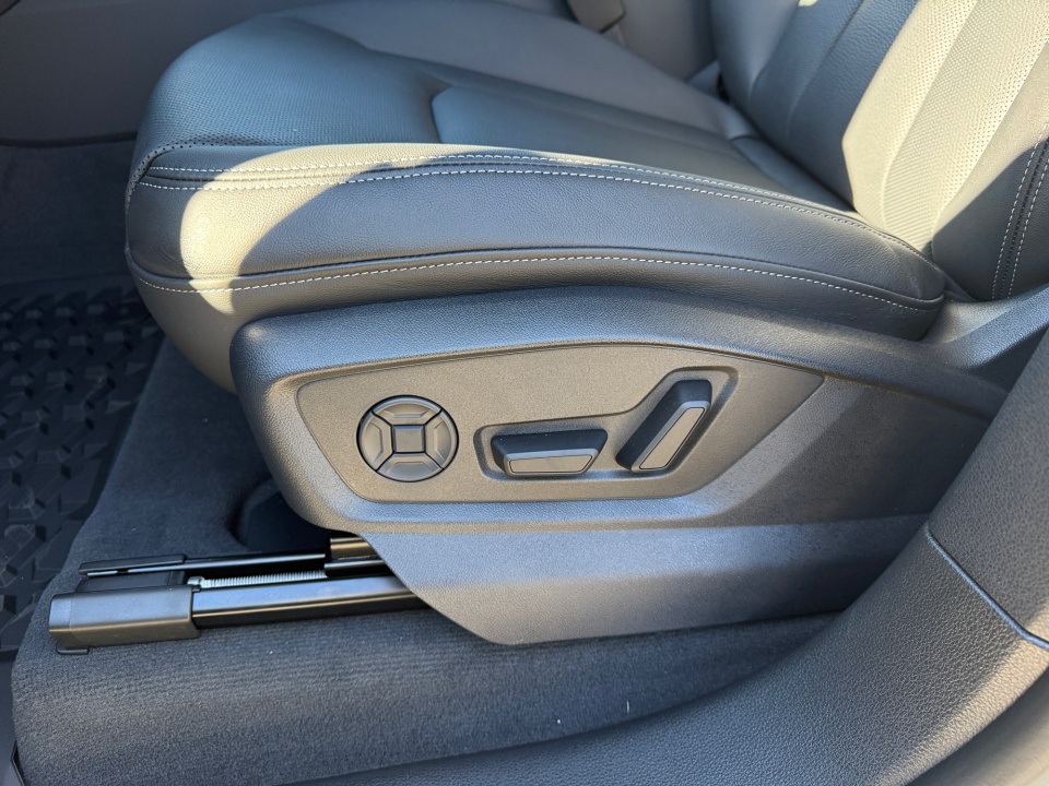 WA1EVBF10TD016144 2026 Audi Q8 Premium Plus 55 TFSI quattro Tiptronic