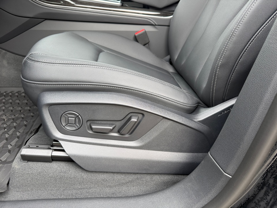 WA1EVBF14TD015773 2026 Audi Q8 Premium Plus 55 TFSI quattro Tiptronic