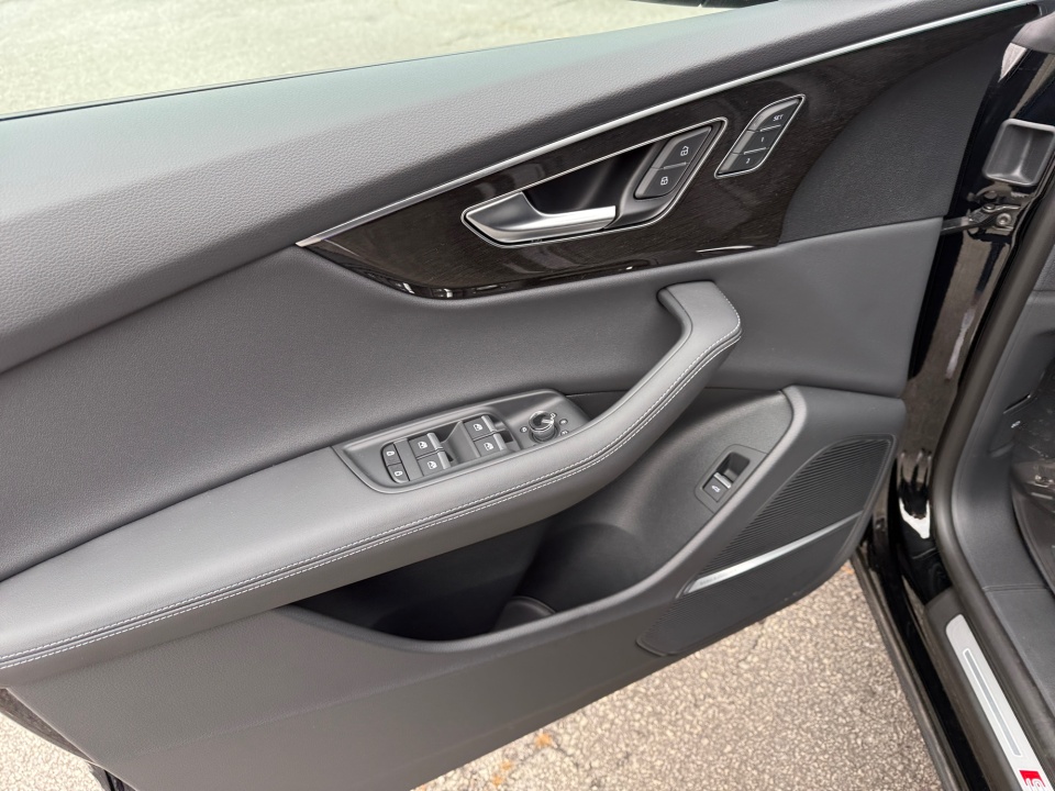 WA1EVBF14TD015773 2026 Audi Q8 Premium Plus 55 TFSI quattro Tiptronic