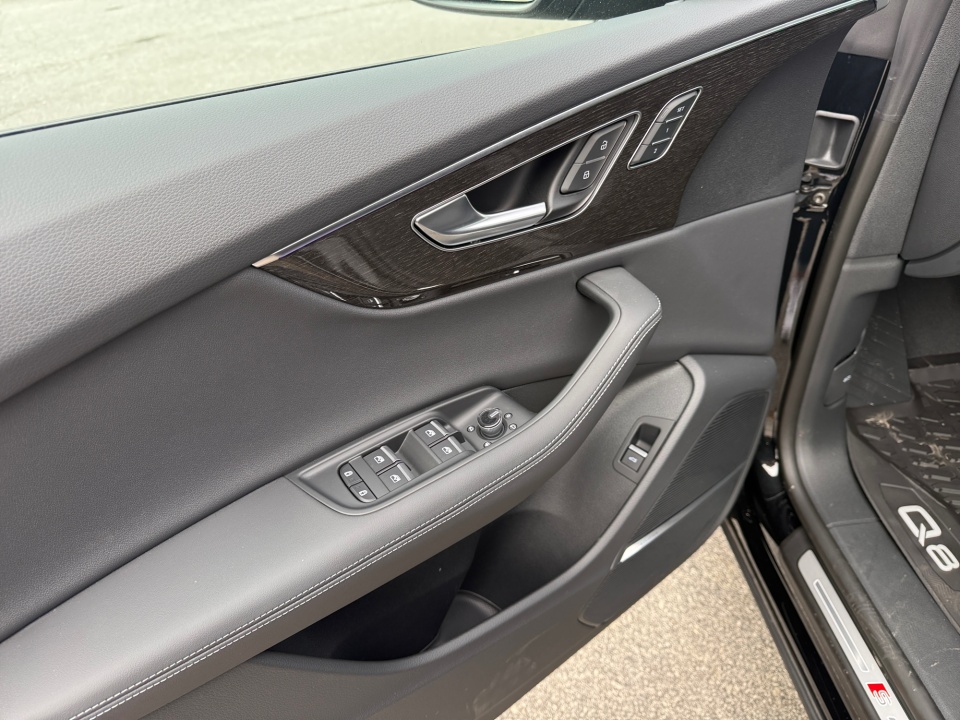 WA1EVBF15TD017323 2026 Audi Q8 Premium Plus 55 TFSI quattro Tiptronic