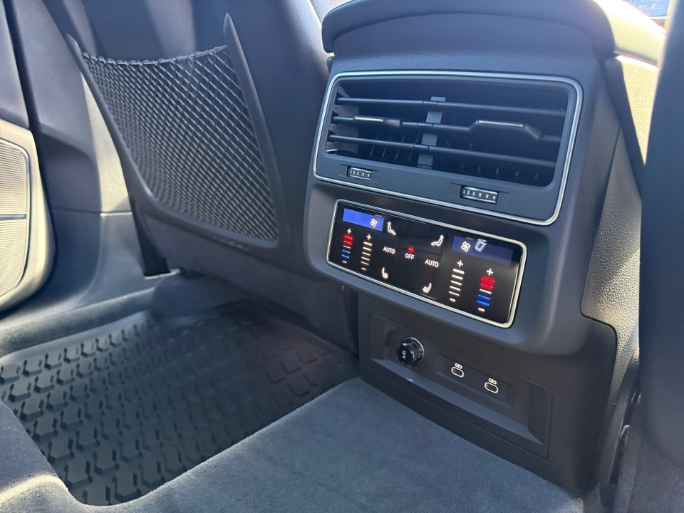 WA1EVBF18TD016490 2026 Audi Q8 Premium Plus 55 TFSI quattro Tiptronic