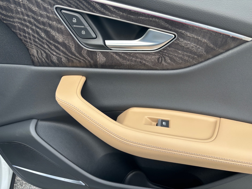 WA1EVBF19TD018006 2026 Audi Q8 Premium Plus 55 TFSI quattro Tiptronic