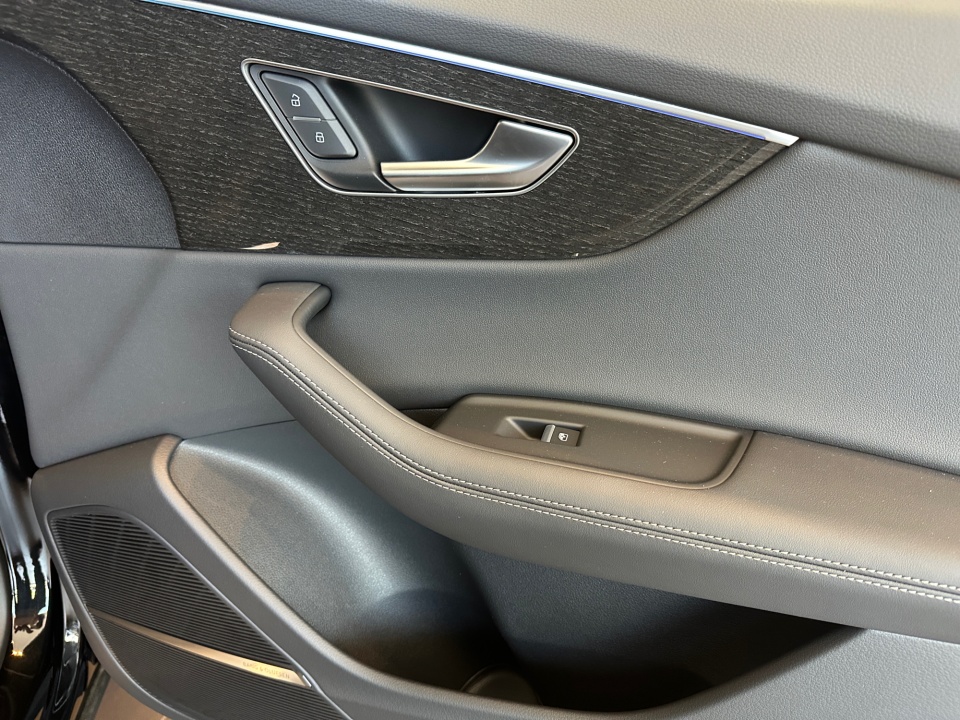 WA1EVBF1XTD024378 2026 Audi Q8 Premium Plus 55 TFSI quattro Tiptronic