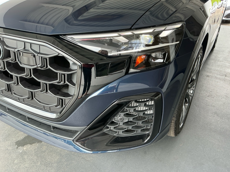 WA1EVBF1XTD036014 2026 Audi Q8 Premium Plus