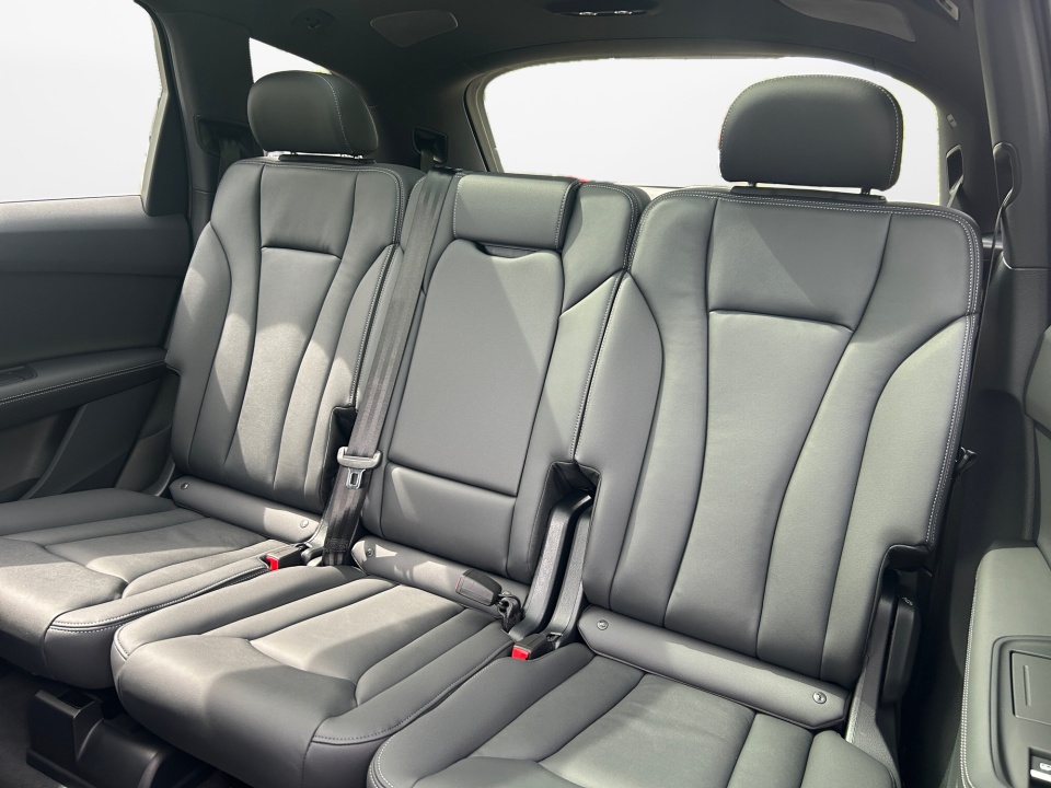 WA1LCBF76TD015890 2026 Audi Q7 Premium Plus