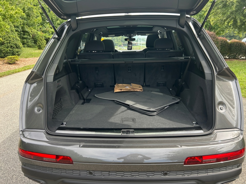 WA1LCBF76TD015890 2026 Audi Q7 Premium Plus