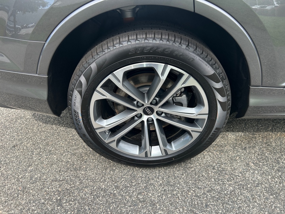 WA1LCBF76TD015890 2026 Audi Q7 Premium Plus
