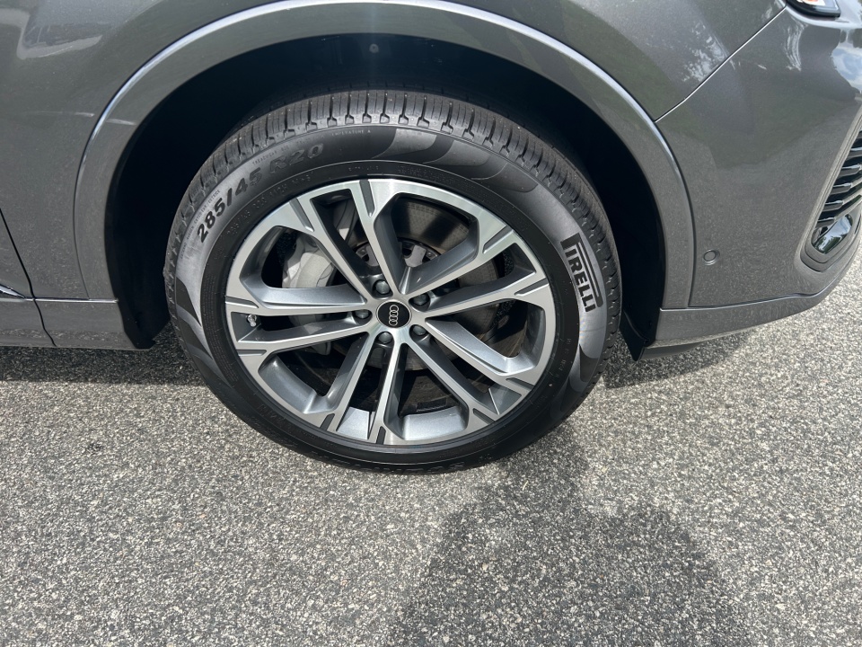 WA1LCBF76TD015890 2026 Audi Q7 Premium Plus