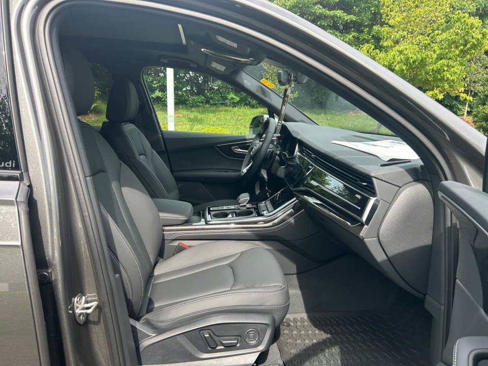 WA1LCBF76TD015890 2026 Audi Q7 Premium Plus