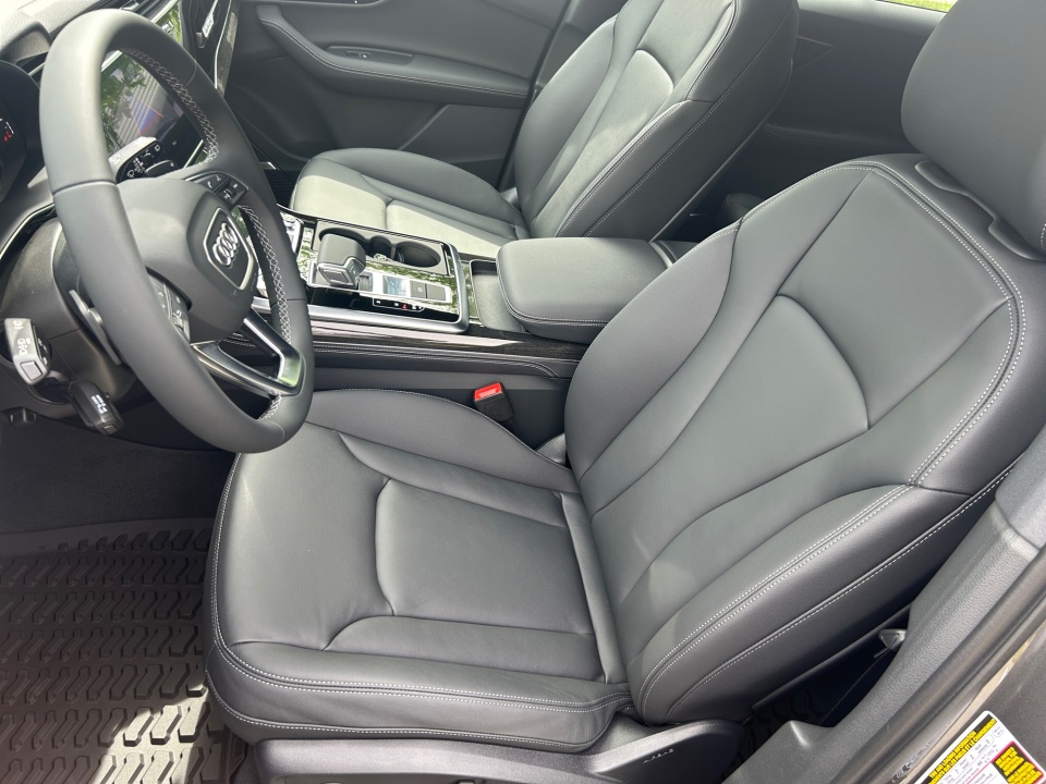 WA1LCBF76TD015890 2026 Audi Q7 Premium Plus
