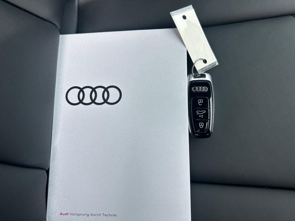 WA1LCBF76TD015890 2026 Audi Q7 Premium Plus