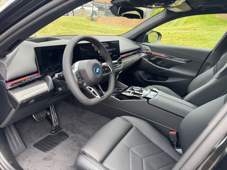 WBA13FK08VCY22589 2027 BMW 5 Series 550e xDrive