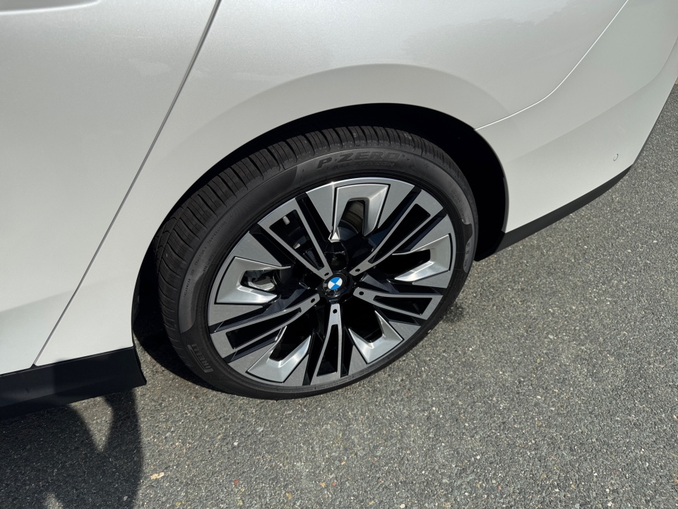 WBA53FJ06VCX84332 2027 BMW 5 Series 530i xDrive