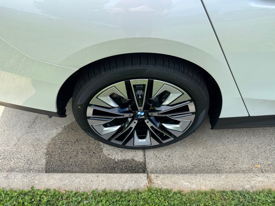 WBA53FJ06VCX84332 2027 BMW 5 Series 530i xDrive