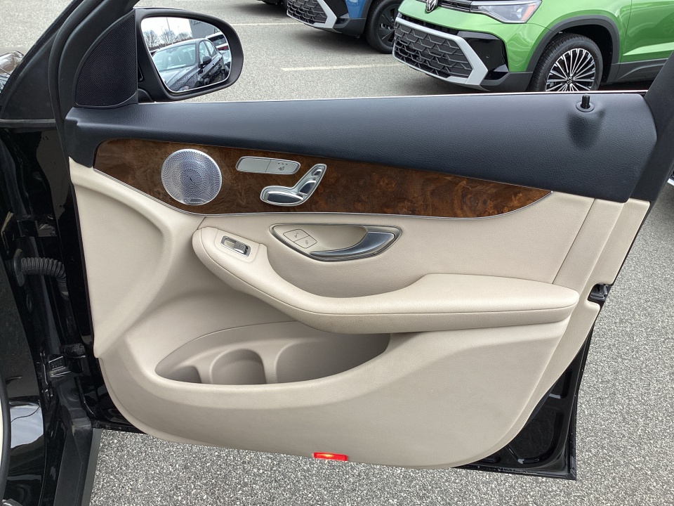 WDC0G4JB5HV002046 2017 Mercedes-Benz GLC 300 4MATIC