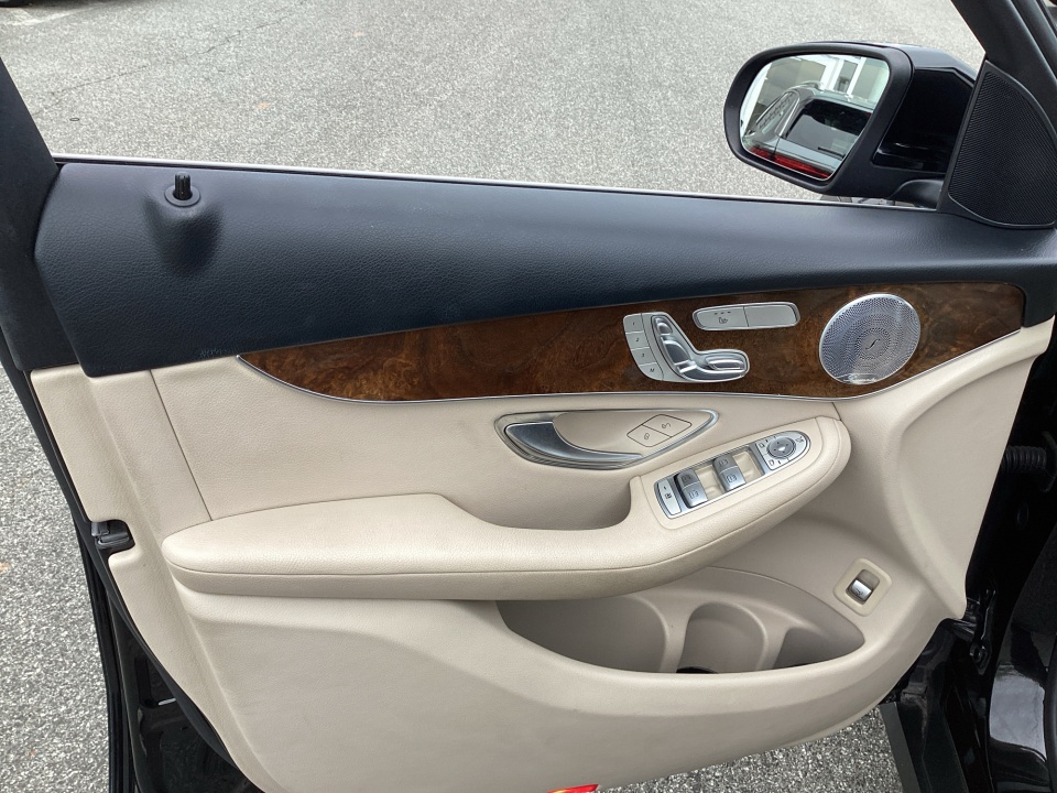 WDC0G4JB5HV002046 2017 Mercedes-Benz GLC 300 4MATIC