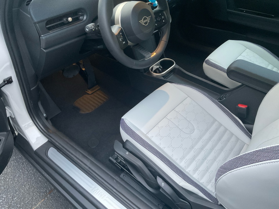 WMW13GD02T2Y07141 2026 MINI Hardtop 2 Door Cooper Oxford Edition