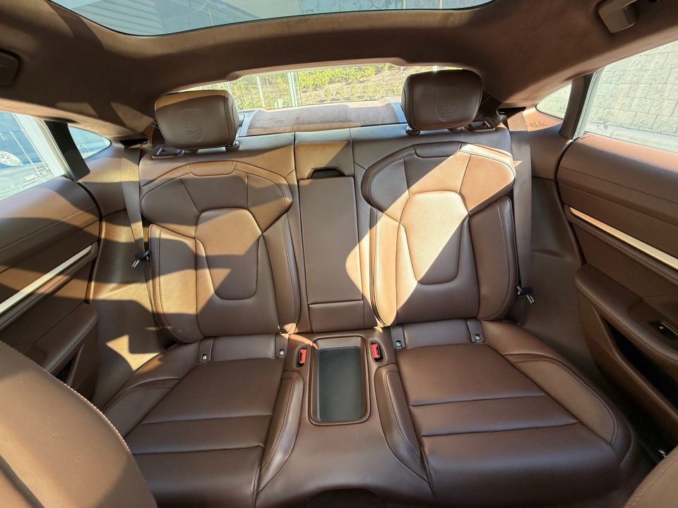 WP0AD2Y19TSA36136 2026 Porsche Taycan GTS