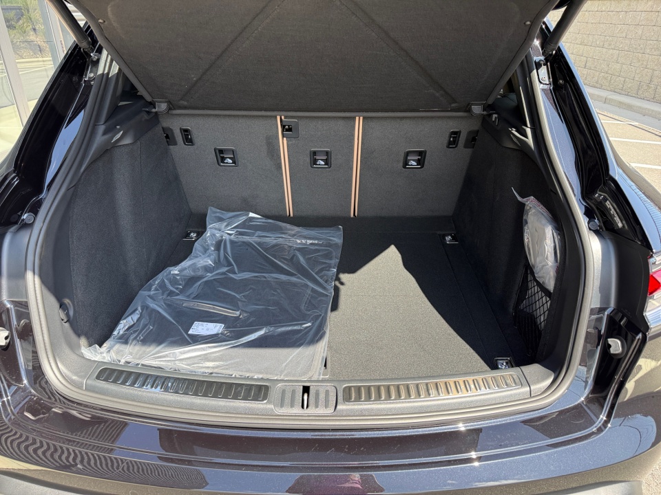 WP1AA2A51TLB10659 2026 Porsche Macan T