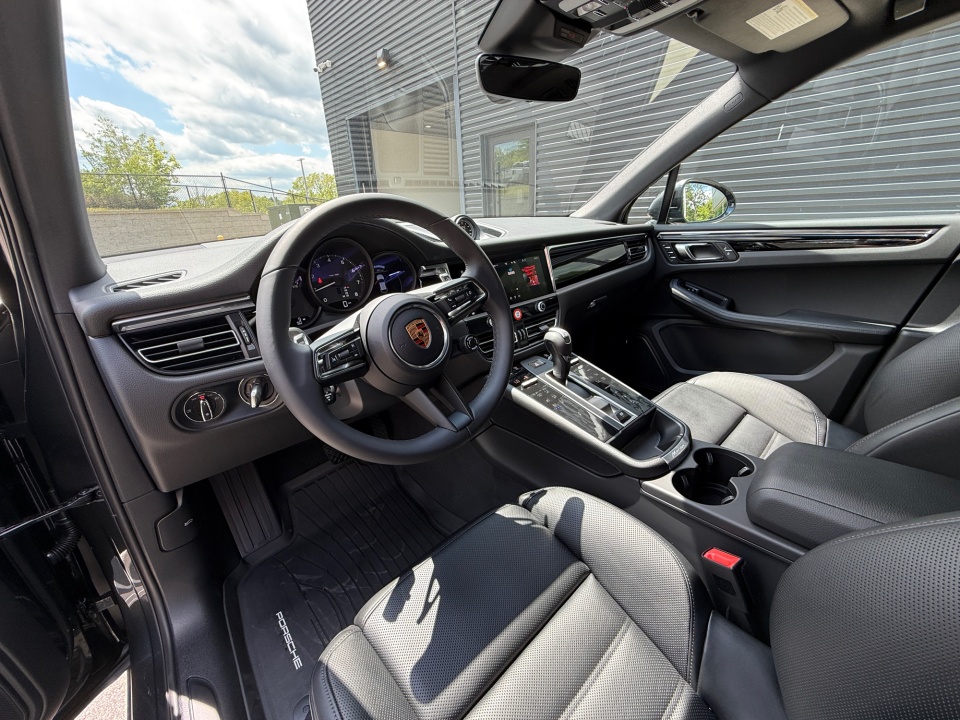WP1AA2A53TLB14826 2026 Porsche Macan T