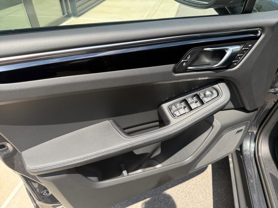 WP1AA2A53TLB14826 2026 Porsche Macan T