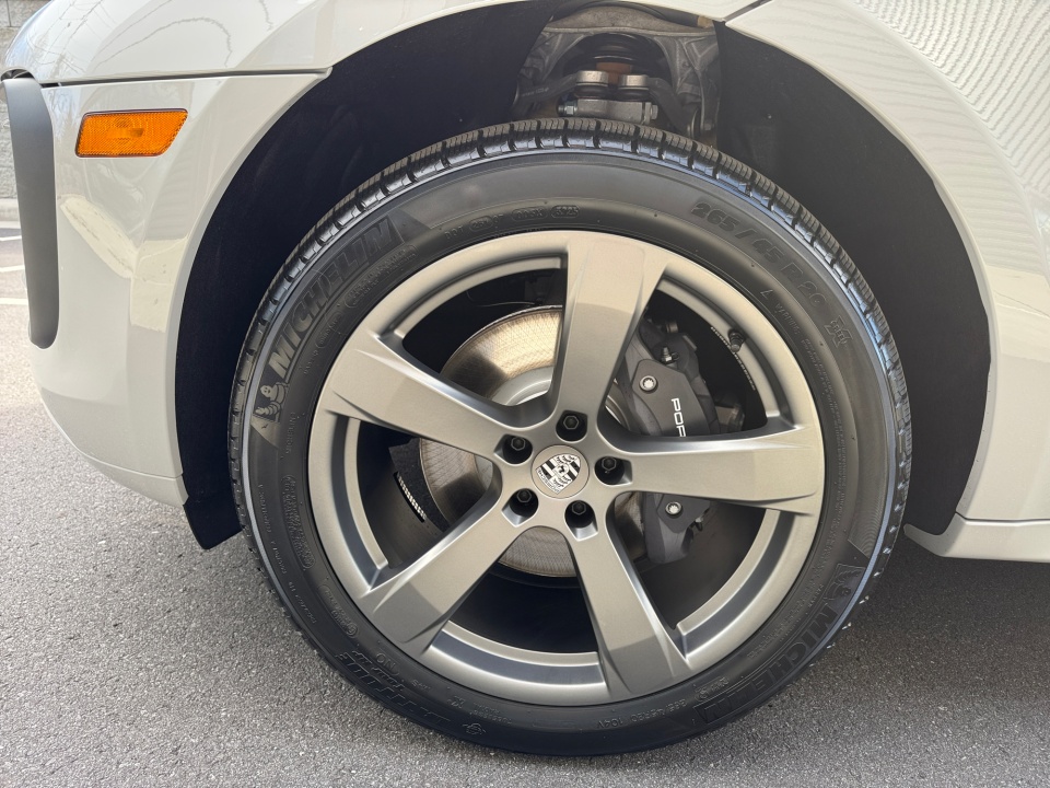 WP1AA2A55TLB06002 2026 Porsche Macan