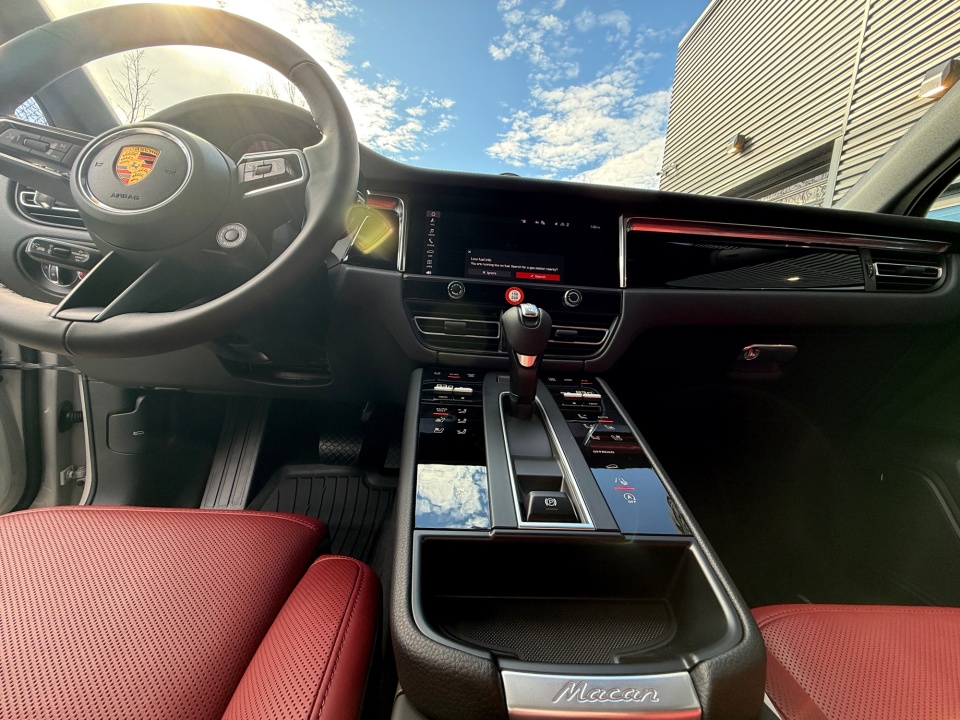 WP1AA2A55TLB06002 2026 Porsche Macan