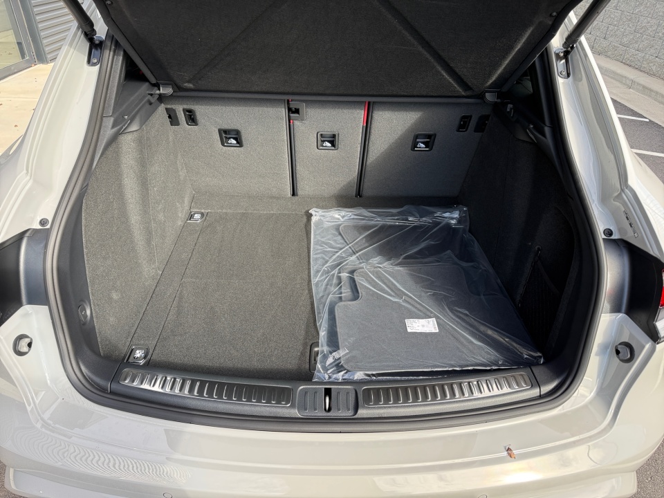 WP1AA2A55TLB06002 2026 Porsche Macan