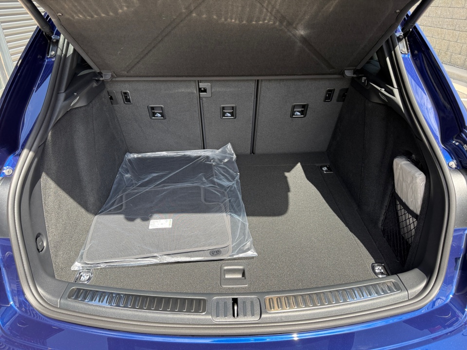 WP1AA2A58TLB10660 2026 Porsche Macan T