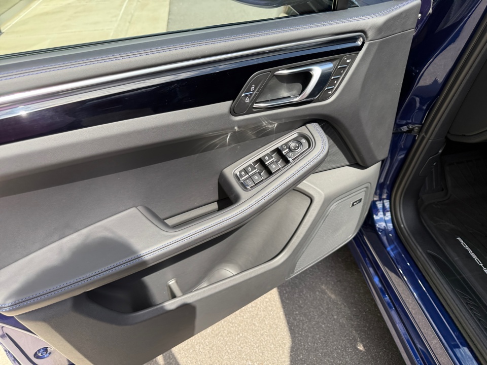 WP1AA2A58TLB10660 2026 Porsche Macan T