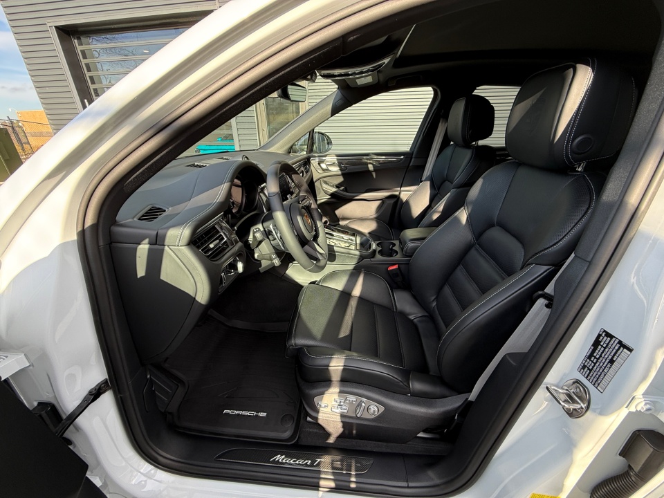 WP1AA2A59TLB05791 2026 Porsche Macan T