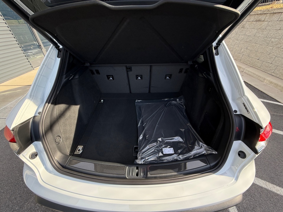 WP1AA2A59TLB05791 2026 Porsche Macan T