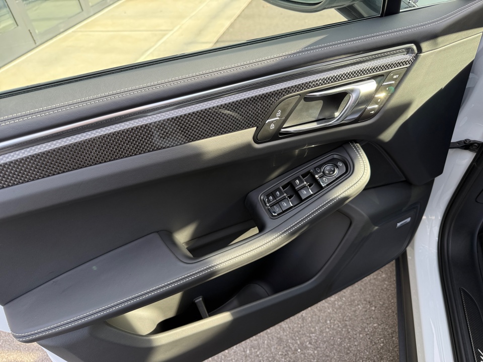 WP1AA2A59TLB05791 2026 Porsche Macan T