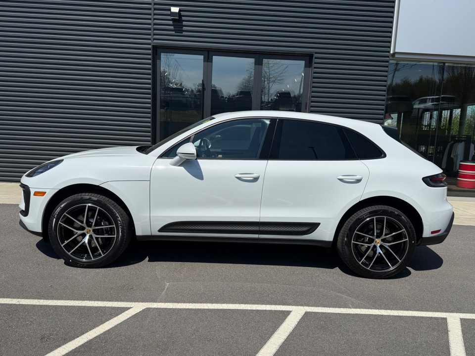 WP1AA2A5XTLB10658 2026 Porsche Macan T