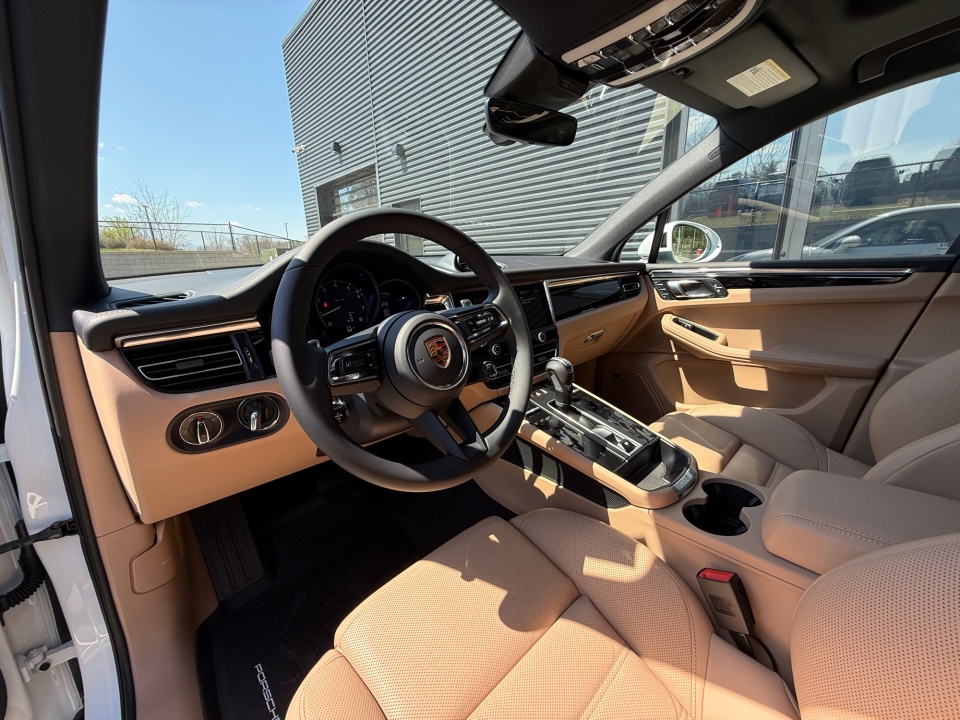 WP1AA2A5XTLB10658 2026 Porsche Macan T